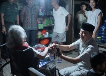 PJ Bupati Muaro Jambi Jenguk Warga yang Sakit di Desa Trimulya Jaya