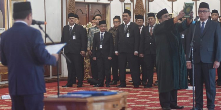 Sekda Muaro Jambi Hadiri Pelantikan dan Pengambilan Sumpah/janji Direktur PT Bank Pembangunan Daerah Jambi