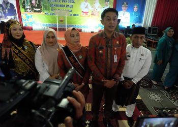 Pj Bupati Bachyuni Hadiri Pengukuhan LAM Desa, Kepala Desa Suak Putat, Ratnawati, Sebagai Nyai Penghulu