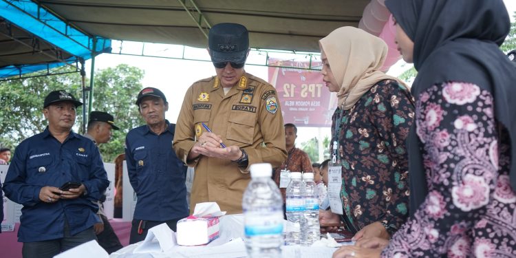 PJ Bupati Muaro Jambi Tinjau Tempat Pemungutan Suara (TPS)