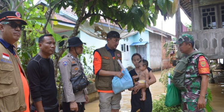 PJ Bupati Muaro Jambi Tinjau Masyarakat Terdampak Banjir