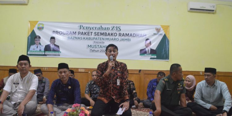 Pj Bupati Hadiri Acara Penyerahan Program Paket Sembako Ramadhan BAZNAS Kabupaten Muaro Jambi