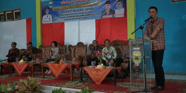Pj Bupati Muaro Jambi Hadiri Kegiatan Pelayanan Keluarga Berencana KB di Sebapo