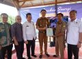 Pj Bupati Muaro Jambi Serahkan Sertifikat Tanah di Desa Tangkit