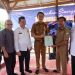Pj Bupati Muaro Jambi Serahkan Sertifikat Tanah di Desa Tangkit