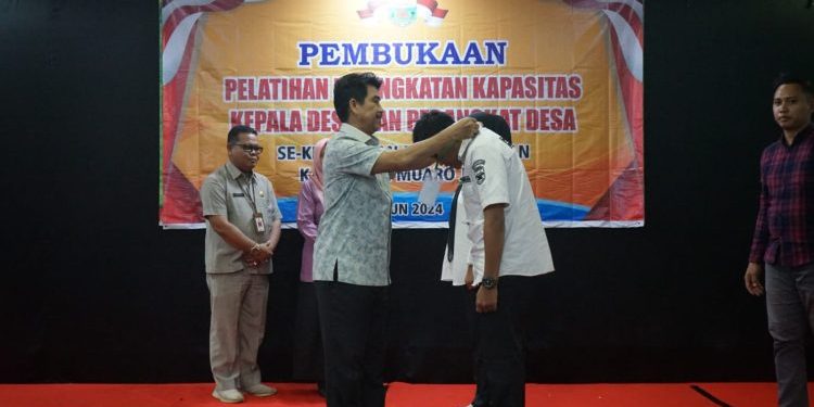 Pj Bupati Raden Najmi Secara Resmi Buka Pelatihan Peningkatan Kapasitas Kades dan Perangkat Desa se-Kecamatan Bahar Selatan