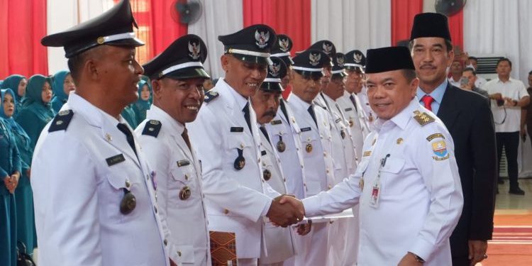 Pj Bupati Raden Najmi Kukuhkan Perpanjangan Masa Jabatan Kepala Desa Kabupaten Muaro Jambi