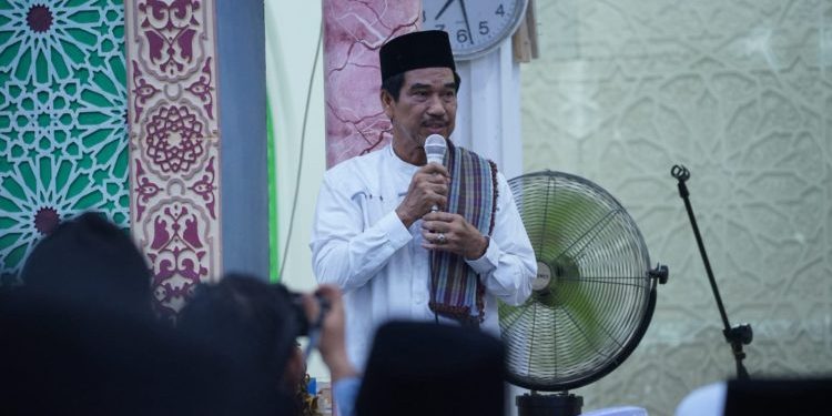 Pj Bupati Muaro Jambi Melaksanakan Sholat Idul Adha 1445H di Sengeti