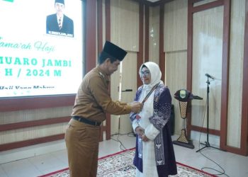 PJ Bupati Raden Najmi Lepas Calon Jemaah Haji Asal Kabupaten Muaro Jambi