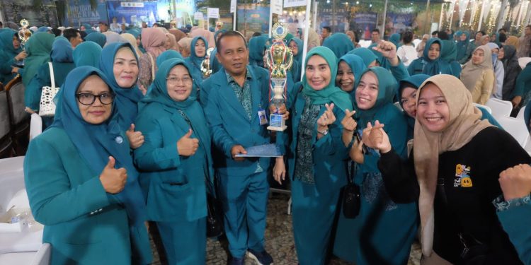 Ketua TP PKK Muaro Jambi Fardilla Zahra SH Hadiri Penutupan Jambore PKK se- Provinsi Jambi