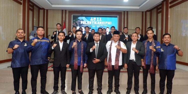Sekda Budhi Hartono Hadiri Pelantikan HIPMI Muaro Jambi