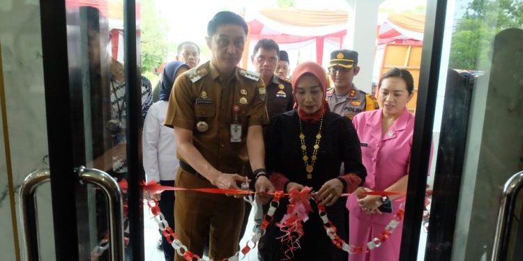 Pj Bupati Bachyuni Beserta Ketua PKK Secara Resmi Buka Galeri Dekranasda