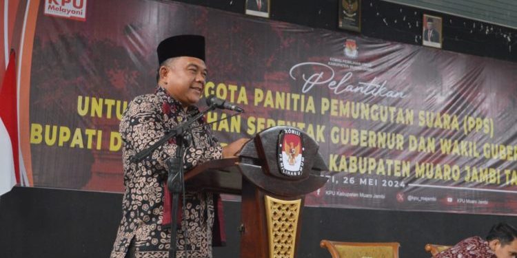 Sekda Muaro Jambi Budhi Hartono Hadiri Acara Pelantikan Anggota Panitia PPS