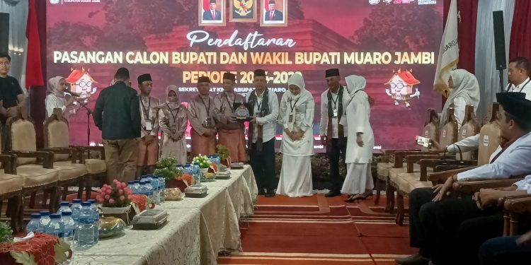 Pasangan BBS – Jun Mahir Jadi yang Pertama Daftar ke KPU Muaro Jambi