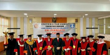 Ketua DPRD Provinsi Jambi Resmi Bergelar Doktor dengan Predikat Cumlaude