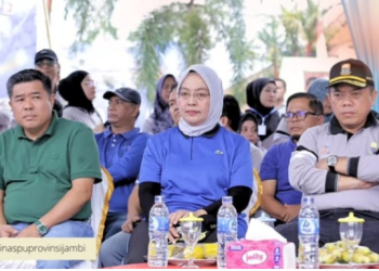 Kadis PUPR Provinsi Jambi Dampingi Al Haris Buka Lomba Perahu