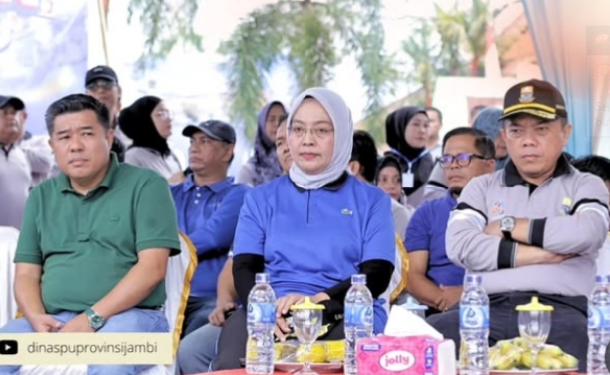 Kadis PUPR Provinsi Jambi Dampingi Al Haris Buka Lomba Perahu