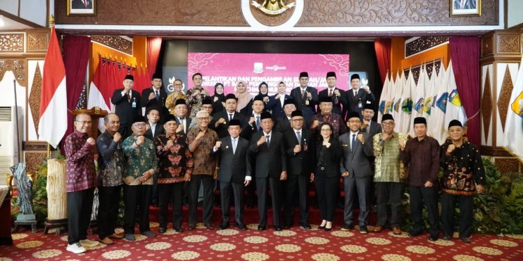 Lantik Direksi Baru Bank Jambi, Gubernur Al Haris Tekankan Profesionalisme dan Inovasi